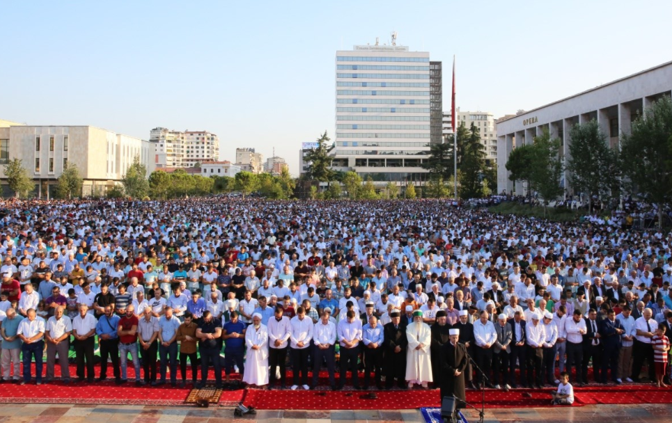 KMSH: Fitër Bajrami do të falet të enjten në sheshin “Skënderbej”