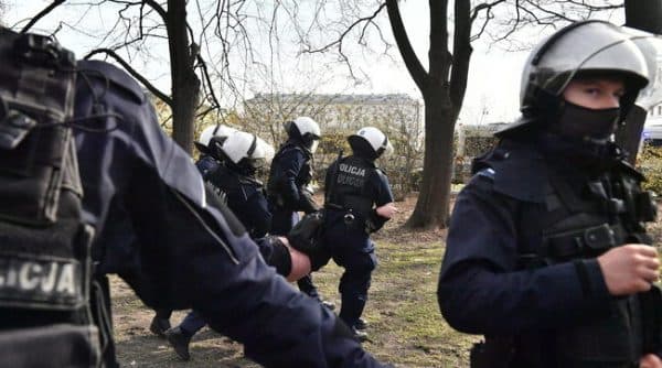 Sulm në një shkollë në Rusi, plagosen 8 nxënës dhe një mësues (VIDEO)
