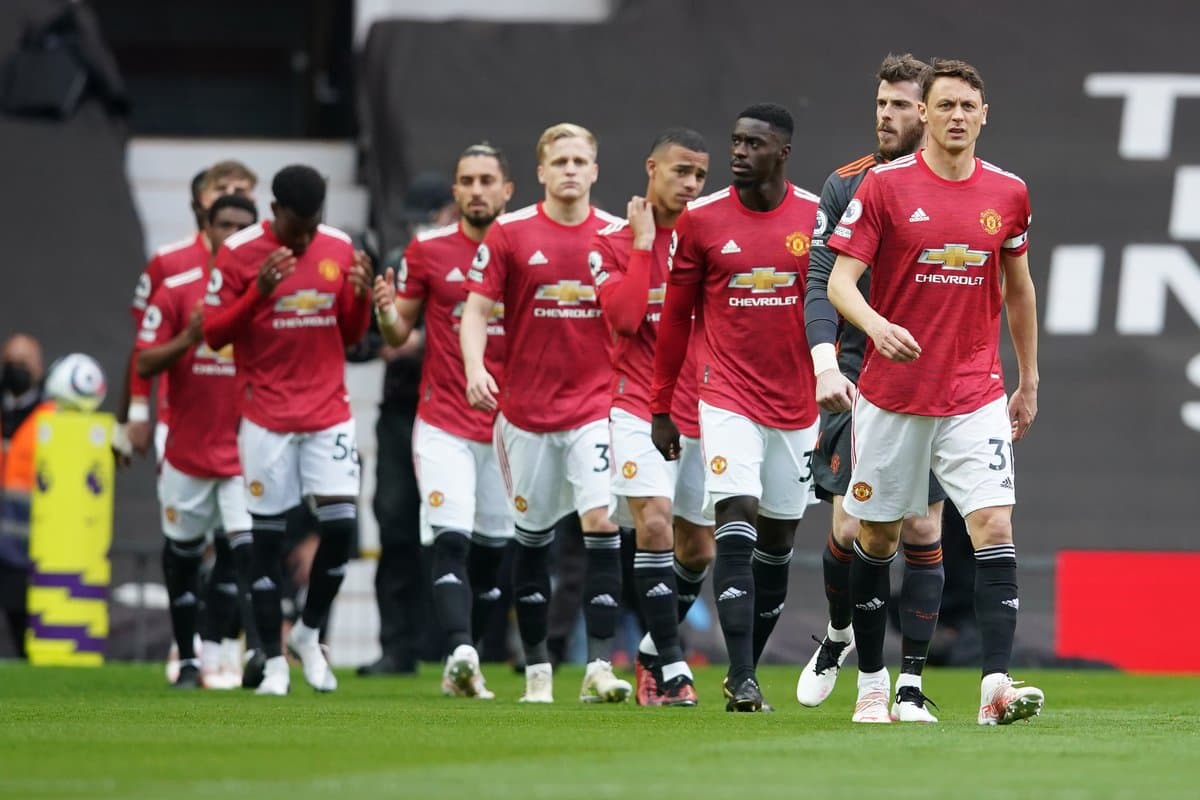 Manchester United, tre kandidatë për mbrojtjen