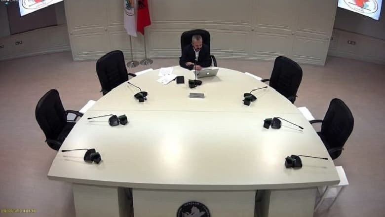 KAS mblidhet sot për shqyrtimin e kërkesave të PD dhe LSI për qarkun e Beratit (VIDEO)