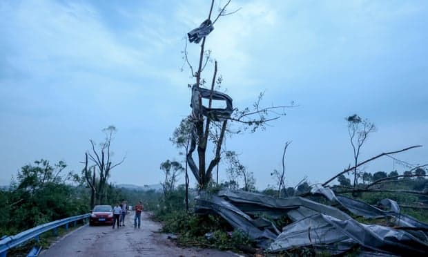 Tornado në Kinë, 10 të vdekur e qindra të plagosur