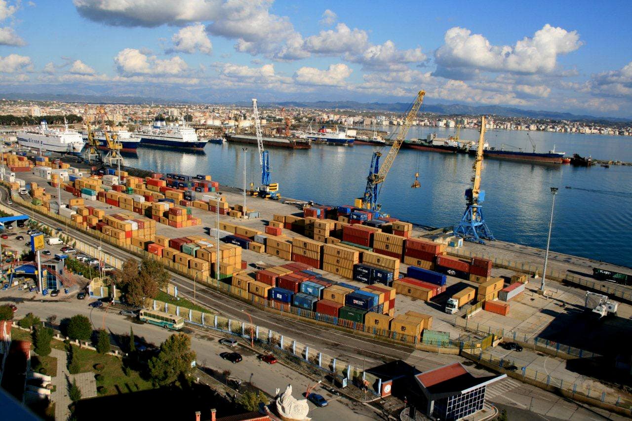 Sekuestrohen në portin e Durrësit 1 milion paund cash