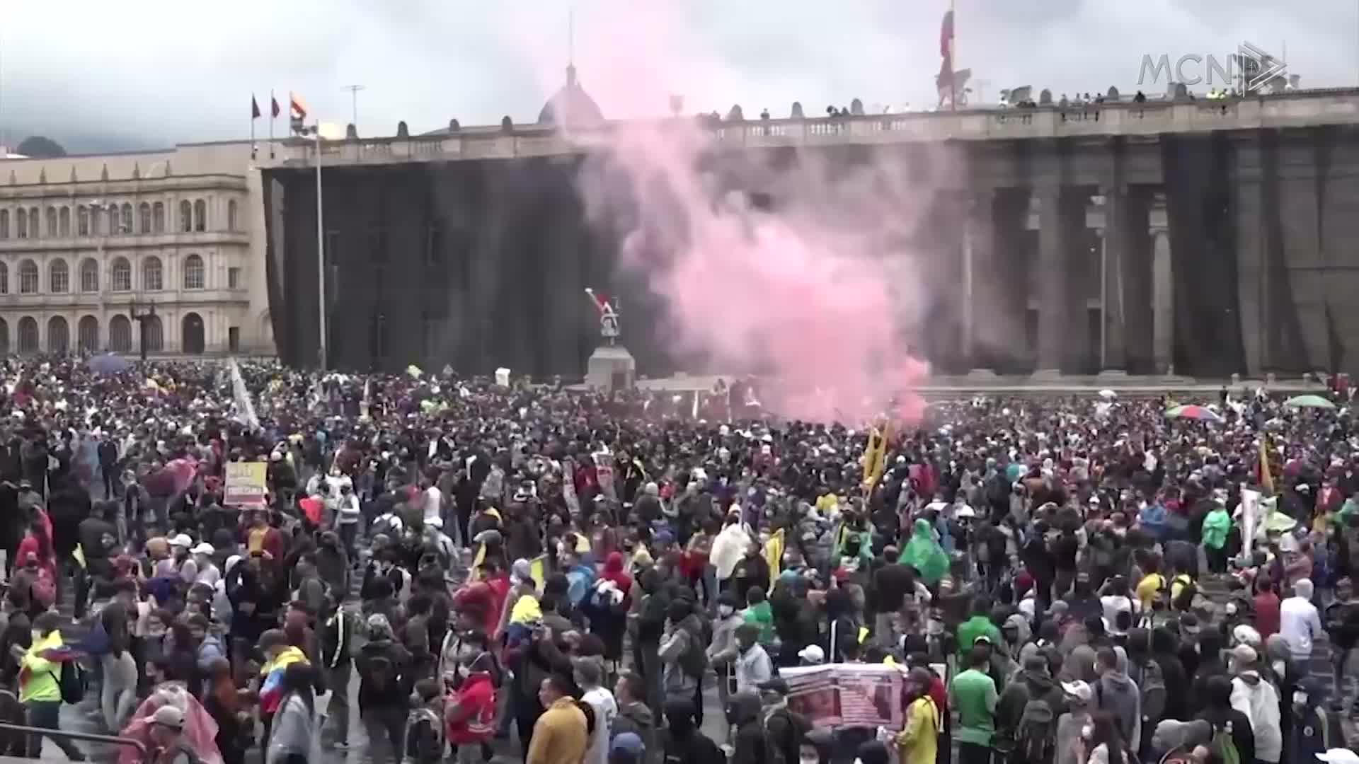 Kolumbi, vijojnë protestat kundër qeverisë (VIDEO)