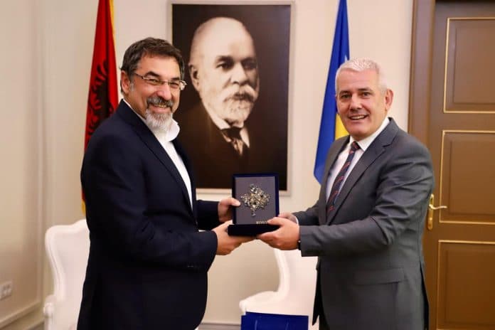 Ministri Çuçi pret homologun nga Kosova, intensifikohet bashkëpunimi policor