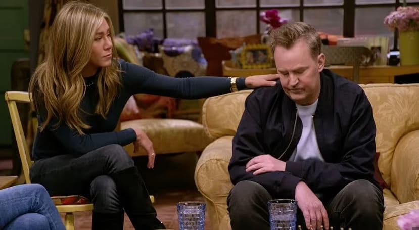 Matthew Perry shpërthen në lot në shfaqjen emocionale të ribashkimit të “Friends”