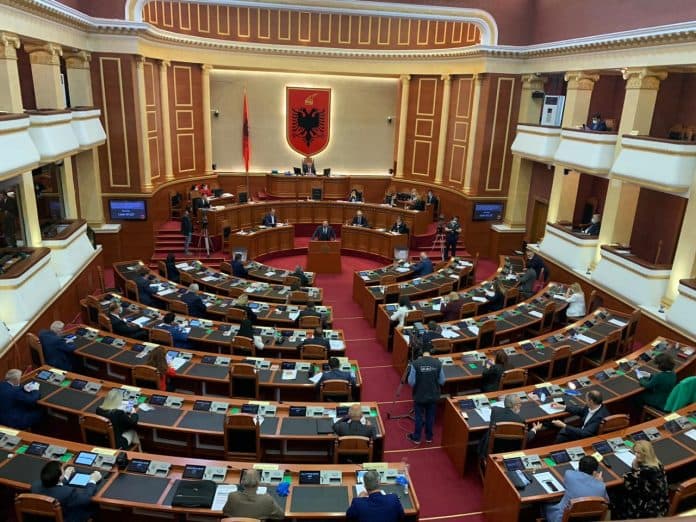 Seanca plenare e Kuvendit/ Miratohen shtatë projektligje dhe dy projektrezoluta