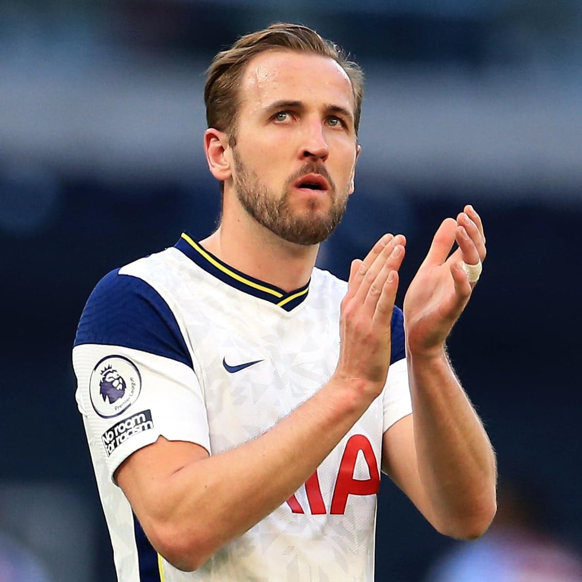 Chelsea ofron 3 lojtarë për Kane