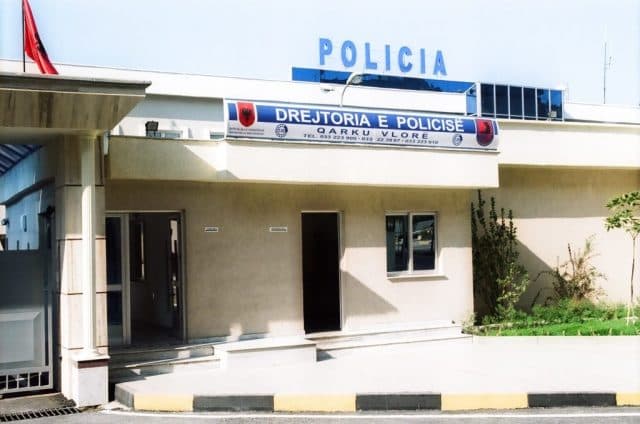 Arrestohet 20-vjeçari që plagosi me thikë të miturin në Vlorë