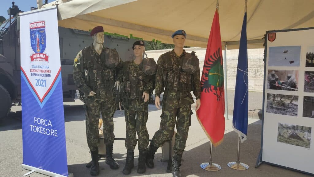 “Defender 21″/ organizon “Ditën e hapur“ në Tiranë (foto)