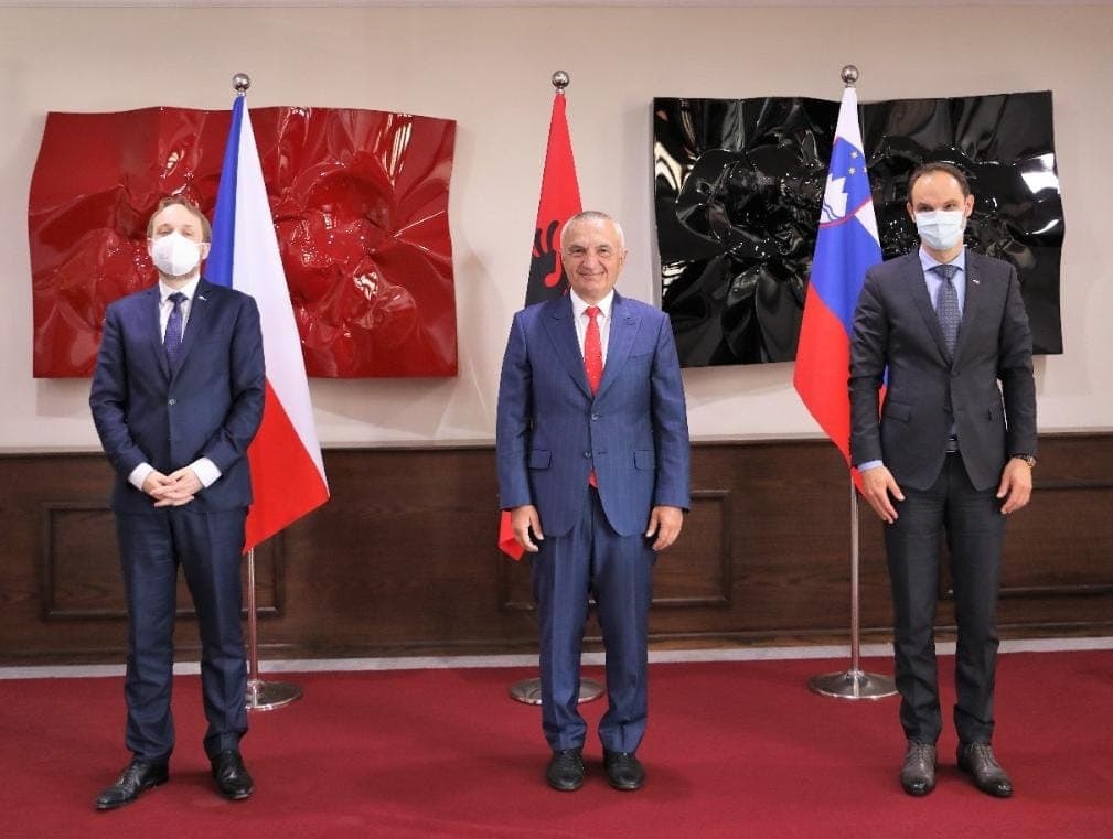 Meta pas takimit me ministrat e jashtëm të BE: Negociatat për Shqipërinë të hapen sa më shpejt!
