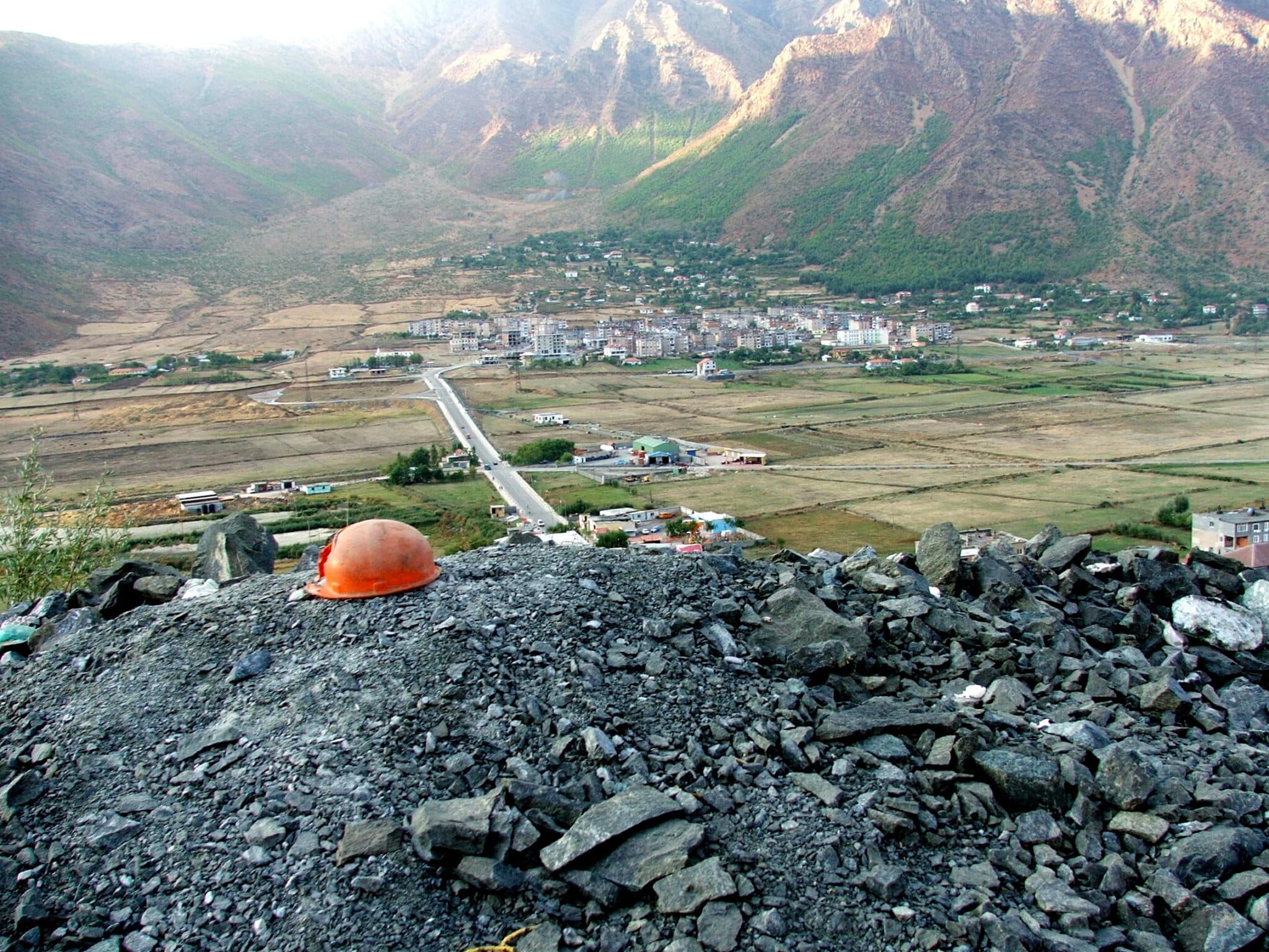Shpërthim në Bulqizë/ Minatori me dëmtime në qafë dhe kraharor niset me helikopter drejt Tiranës