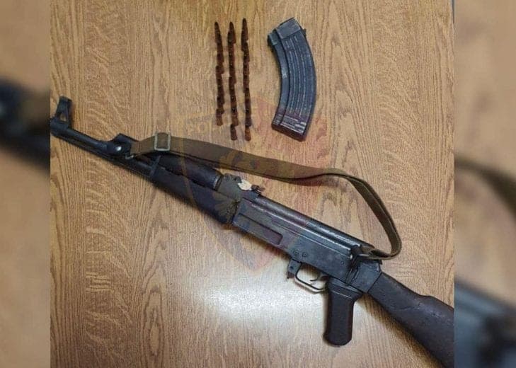      Mbante kallashnikov me vete, arrestohet 44-vjeçari në Durrës