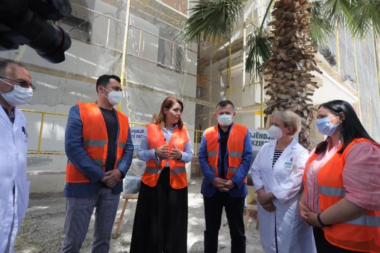 Manastirliu në Elbasan, brenda vitit përfundon spitali i ri Pediatrik