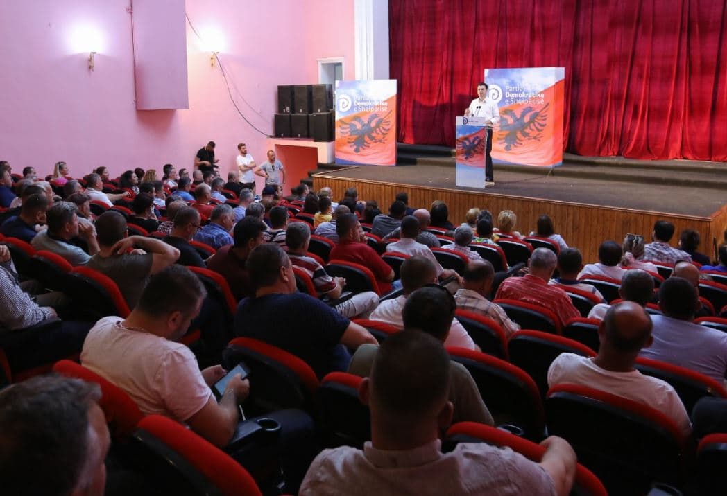 Basha me demokratët e qarkut të Beratit: Nga ky proces i brendshëm të dalim të bashkuar dhe të fortë (VIDEO)