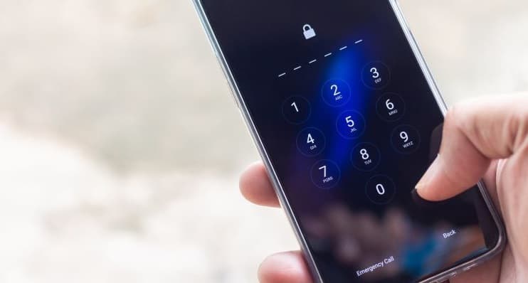 Bëri 27 mijë telefonata në polici brenda dy muajsh, përfundon në burg