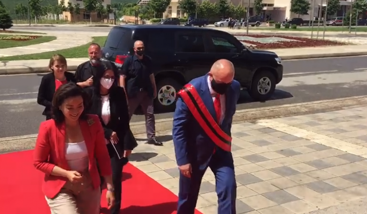 15-vjetori i Këndit Amerikan të Qytetit/ Ambasadorja Kim vizitoi Kukësin