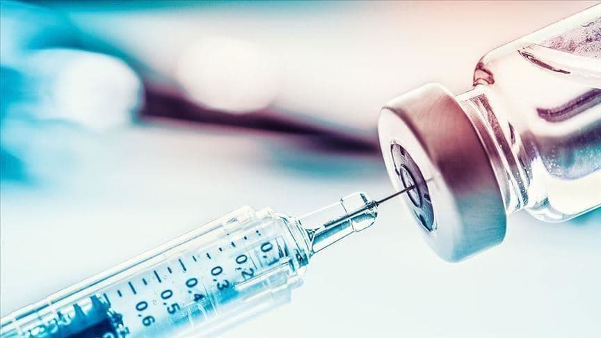 Vaksina AstraZeneca e lidhur me goditjet në tru, një pacient vdes, dy shtrohen në spital