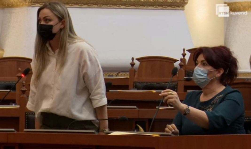 Betohen dy “deputetet e reja“ në Kuvendin e "vjetër"