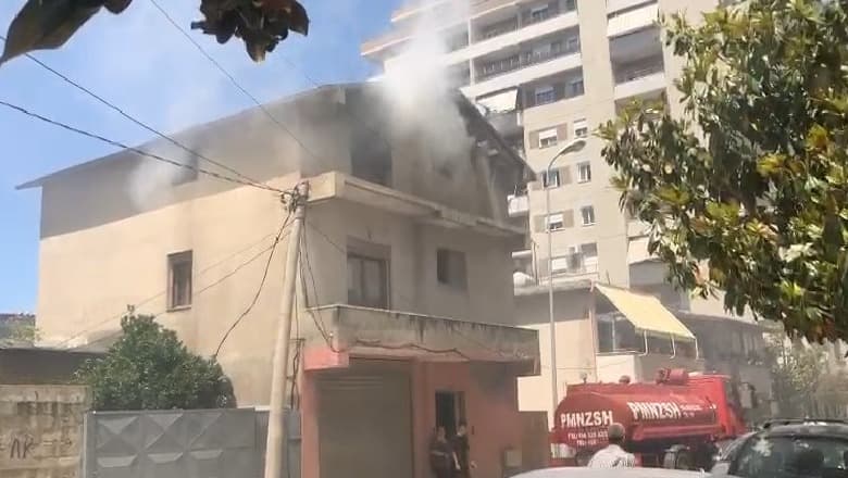 Merr flakë një banesë trekatëshe ne Fier