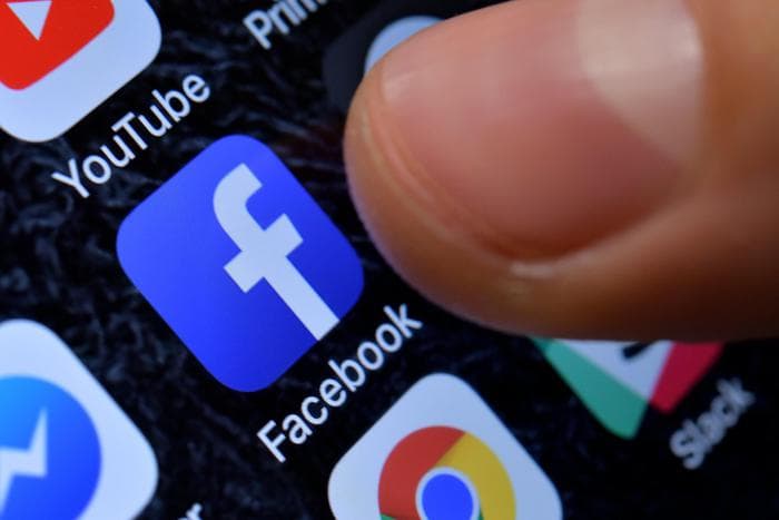 Facebook vendos të mos heqë postimet ku thuhet se Covid u krijua nga njeriu