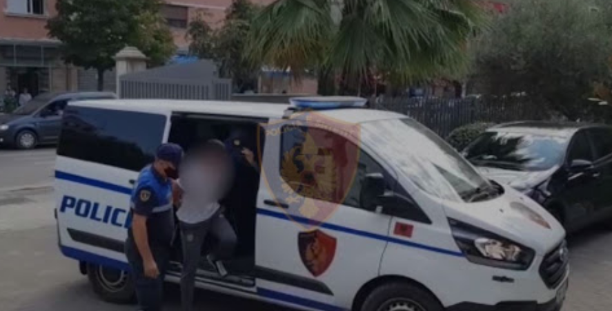    “Shqiponjat” arrestojnë dy të rinj me kokainë në Tiranë