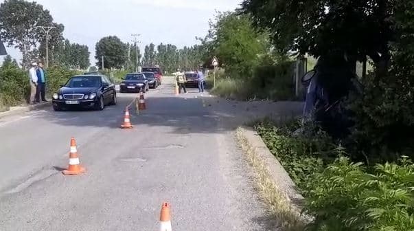 Makina përplaset me motoçikletën, humb jetën 45-vjeçari (VIDEO)
