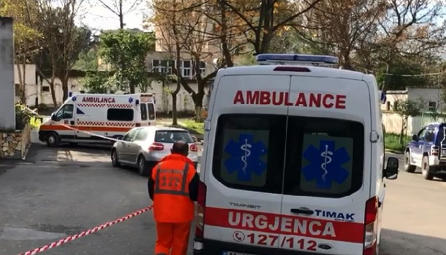 Tiranë/ 9-vjeçarja bie nga ballkoni, dërgohet me urgjencë në spital