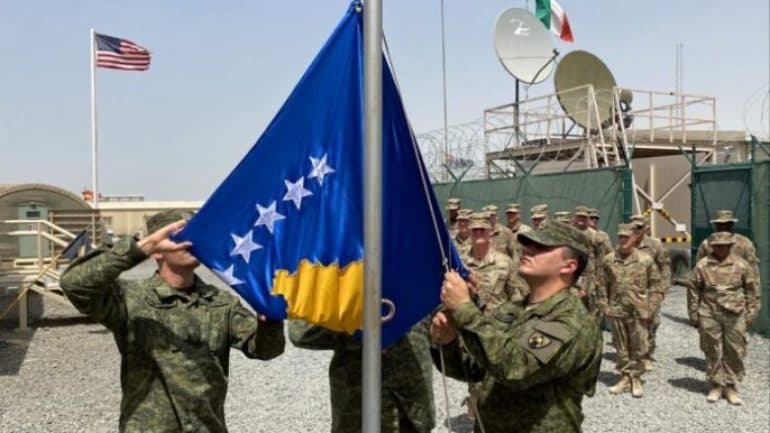 Flamuri i Kosovës valëvitet për herë të parë në misionin paqësor të FSK-së në Kuvajt