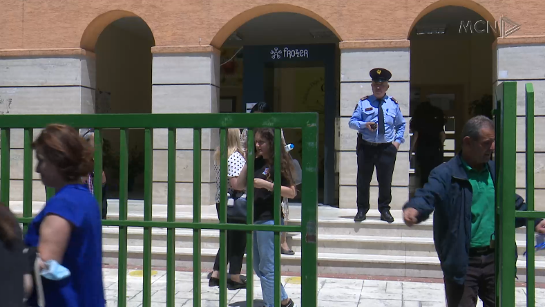 Zhvillohet provimi i parë i maturës (VIDEO)