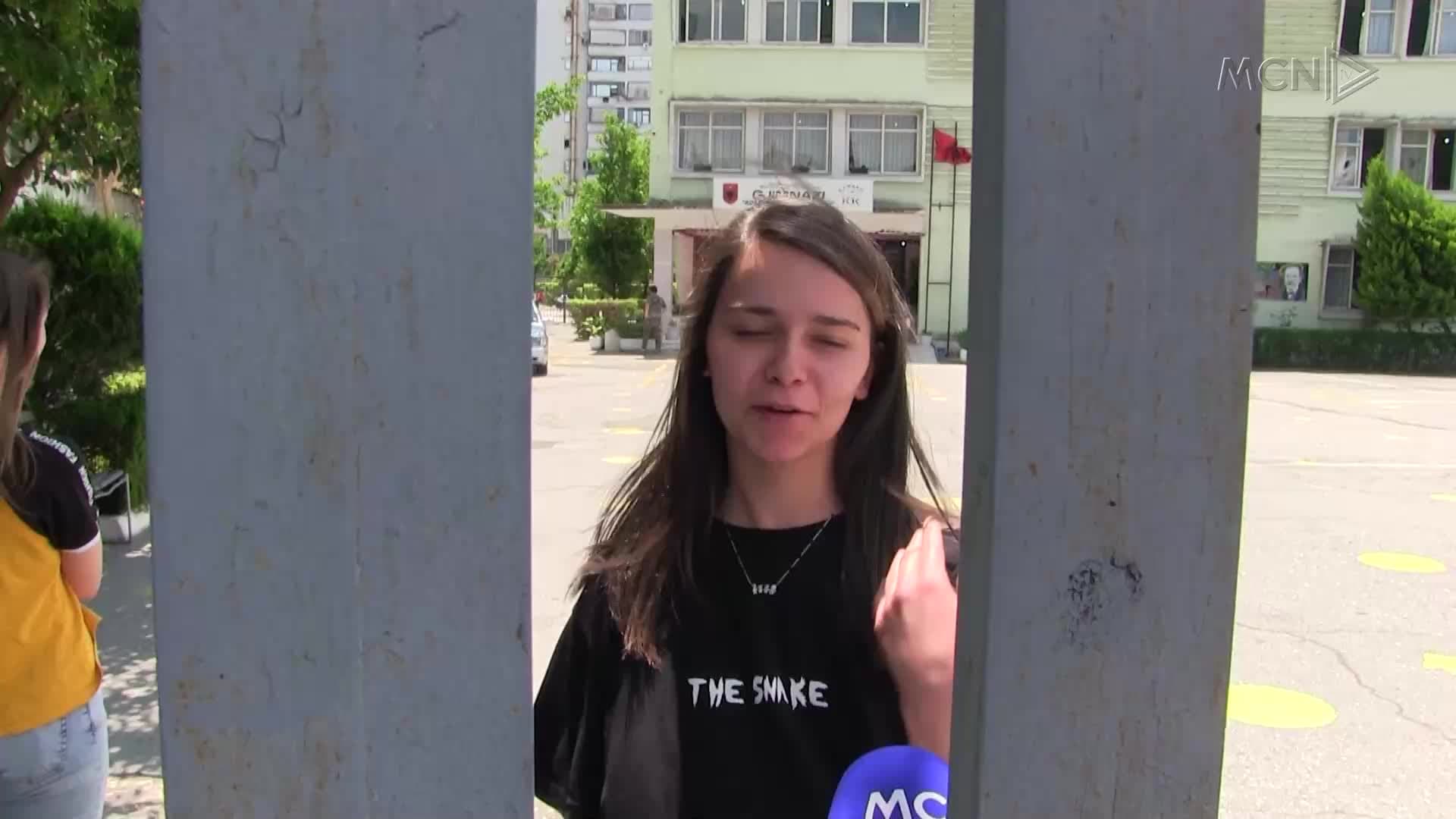Maturantët në rrethe kryejnë provimin (VIDEO)