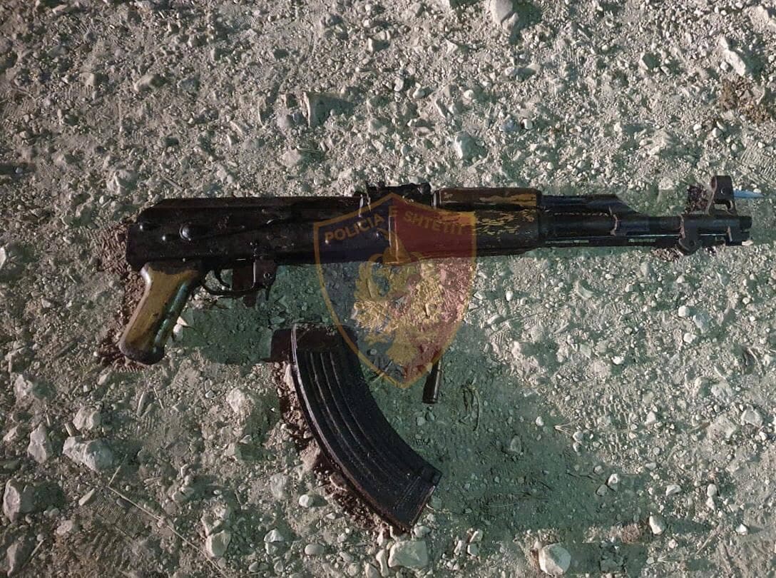   Vrasje edhe në Lushnjë/ Ekzekutohet me armë zjarri 62-vjeçari, plagoset i biri (VIDEO)