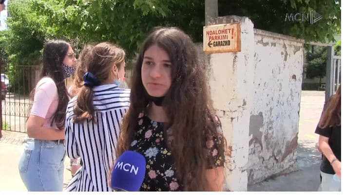 Maturantët në rrethe kryejnë provimin: Mësimi online na penalizoi (VIDEO)