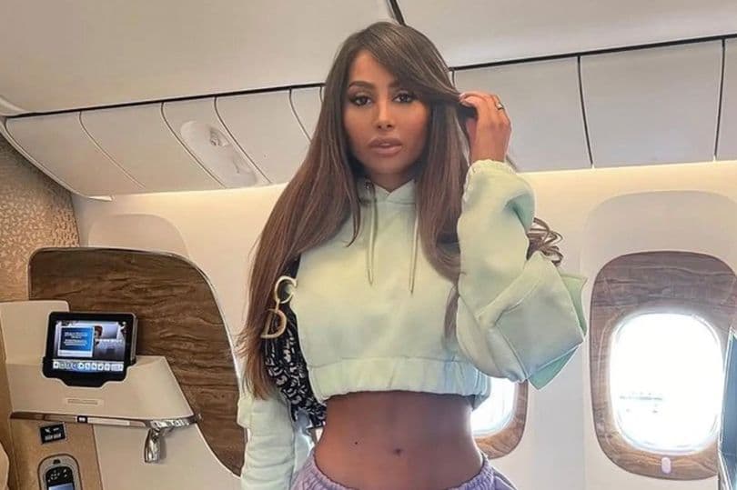 Vajza e showbiz-it shihet në sektorin ekonomik pak pasi publikoi foton në zonën VIP të avionit