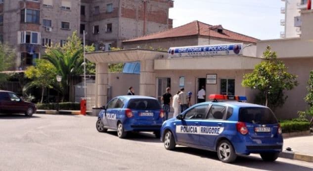 Ushtronte presion dhe u vendoste gjoba bizneseve, SHÇBA arreston inspektorin e zjarrëfikëses në Fier