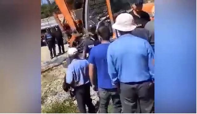 Në mbrojtje të ujit! Policia tërheq zvarrë banorët e Lumasit, nuk kursen as gratë