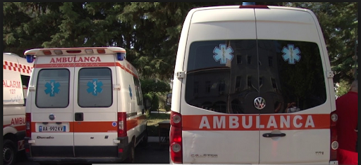 Shoferi kryen manovra të rrezikshme me autobus, pasagjerja rrëzohet dhe humb jetën