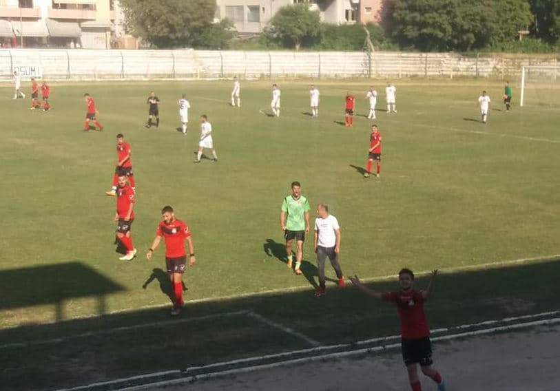 Triumf mes vuajtjesh, Memaliaj qëndron në Kategorinë e Dytë