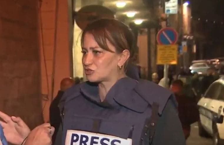 U arrestua me dhunë nga policia izraelite, gazetarja e “Al Jazeera”: Më trajtuan si kriminele