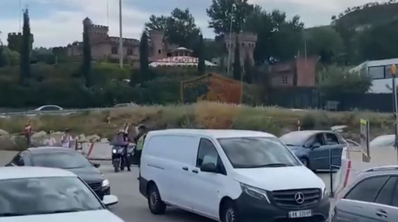 Policia Rrugore shton kontrollet: Dhjetëra gjoba, 43 patenta të pezulluara dhe një i arrestuar