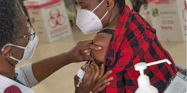 Afrikanja me HIV, bartëse e koronavirusit për 216 ditë rradhazi