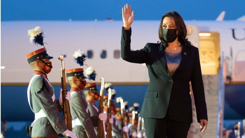 Çfarë është duke bërë Kamala Harris në vizitën e saj të parë diplomatike?