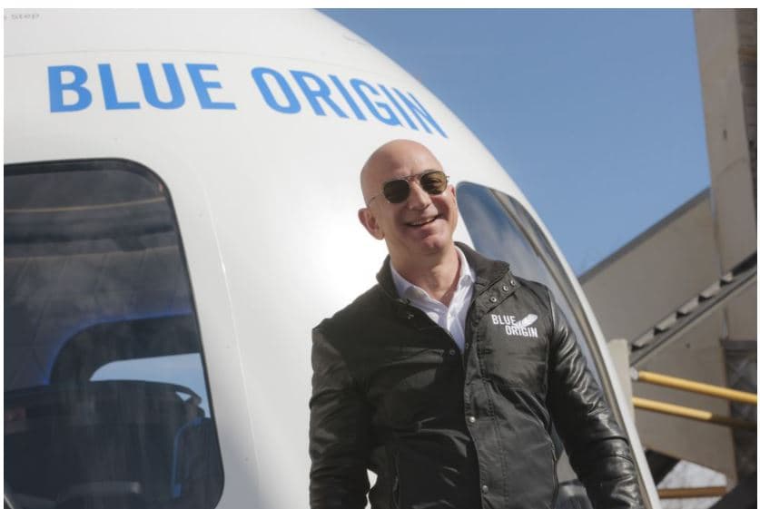 Jeff Bezos: Më 20 korrik udhëtoj në hapësirë me Blue Origin