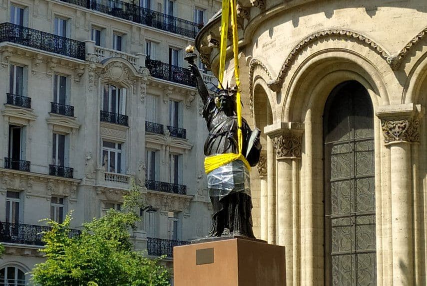 Një "motër e vogël" e Statujës së Lirisë dërgohet nga Franca në SHBA