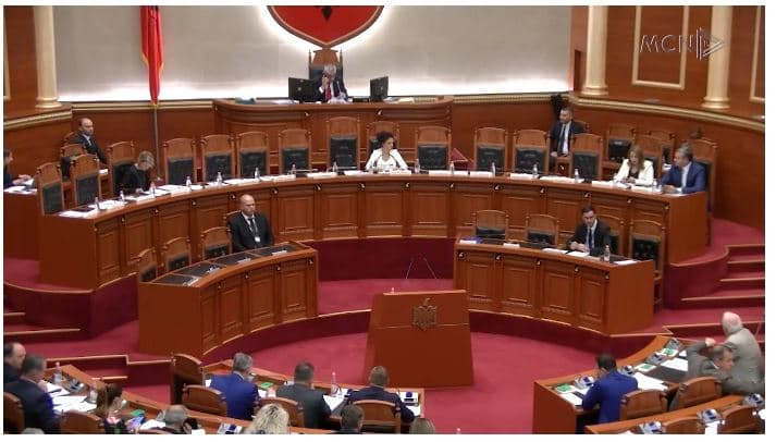 Kuvendi vendos nesër nëse do të shkarkohet presidenti (VIDEO)