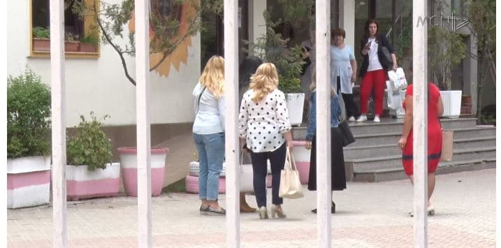 Regjistrimet për klasat e para në e-Albania (VIDEO)