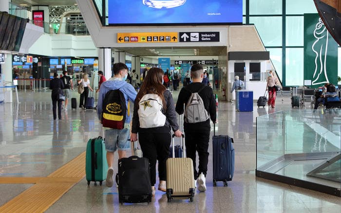 Covid/ Parlamenti Europian miraton “pasaportën e gjelbër”