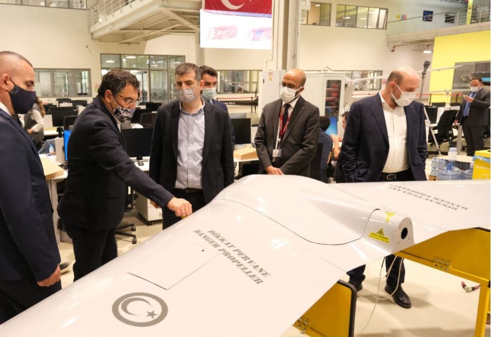 Çuçi viziton kompaninë turke që do prodhojë dronët: Do luftojmë fenomenet e paligjshme (VIDEO)