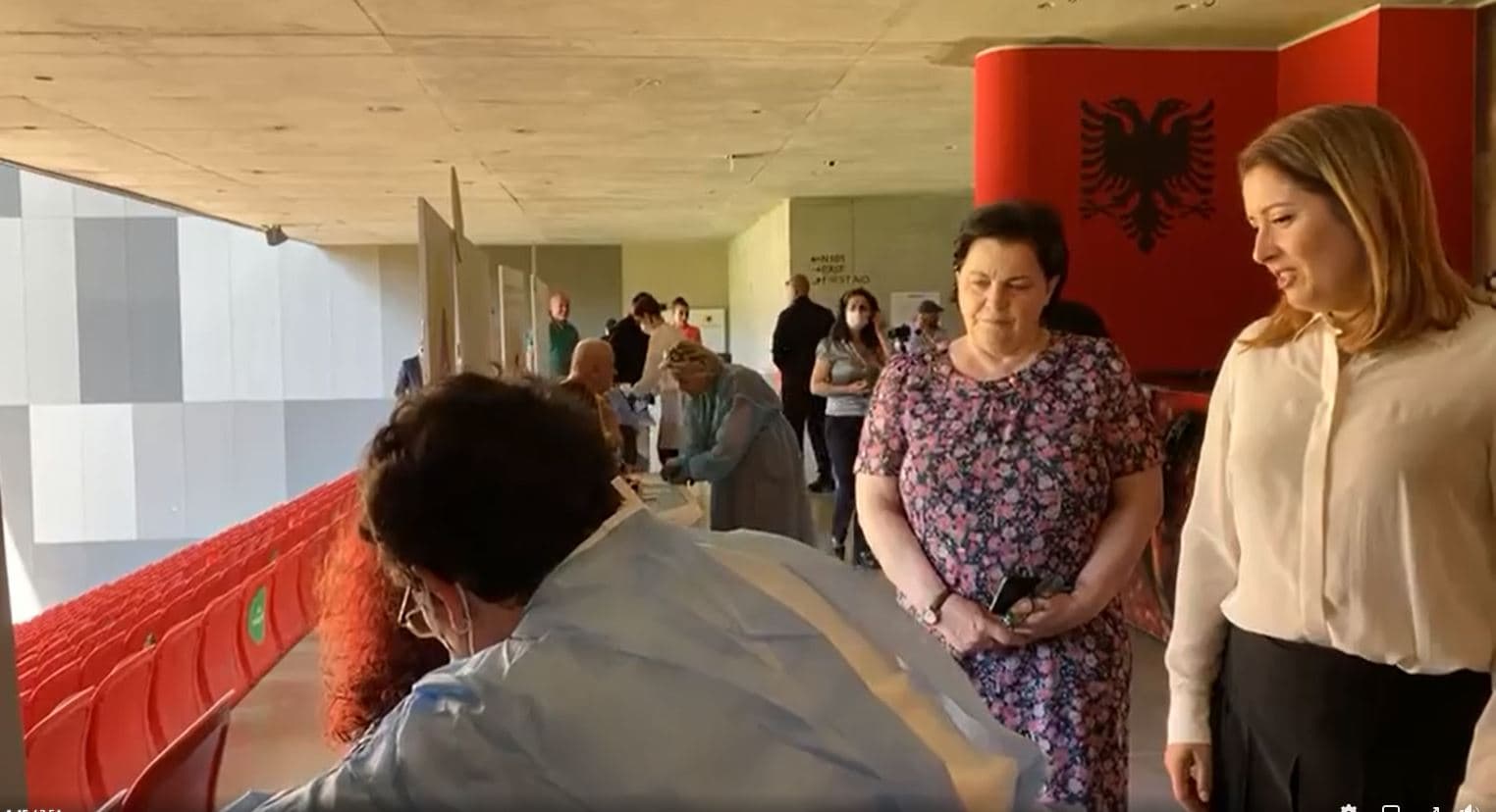   Mësuesit dhe pedagogët marrin sot dozën e dytë të vaksinës