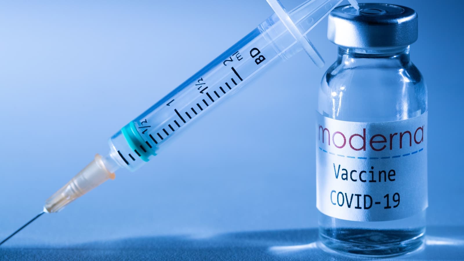 Vaksinat Pfizer dhe Moderna ulin me 90% rrezikun e infektimit