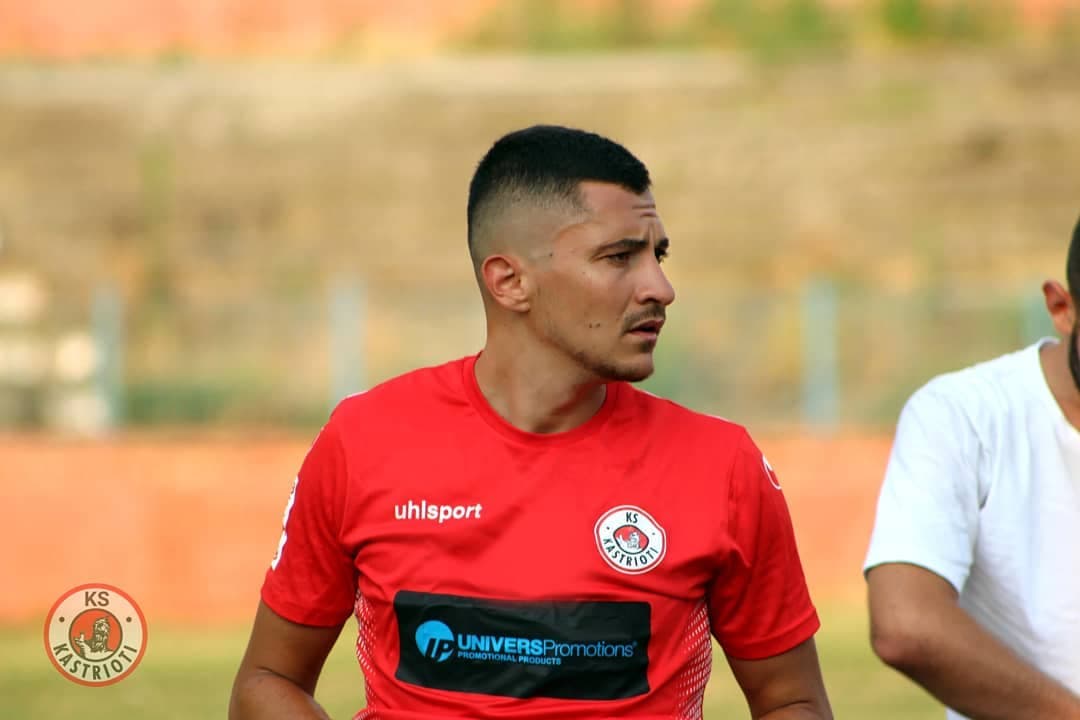 Pjesë e Kastriotit prej dy vitesh, mesfushori njofton largimin nga skuadra e Ndreut